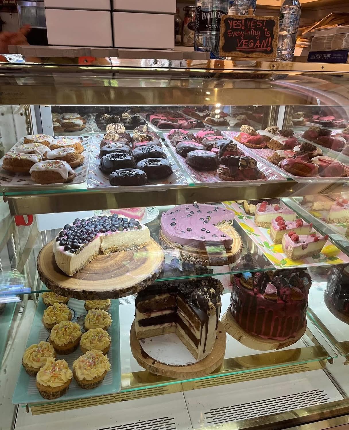 Happy Zoe Vegan Bakery: food & drinks