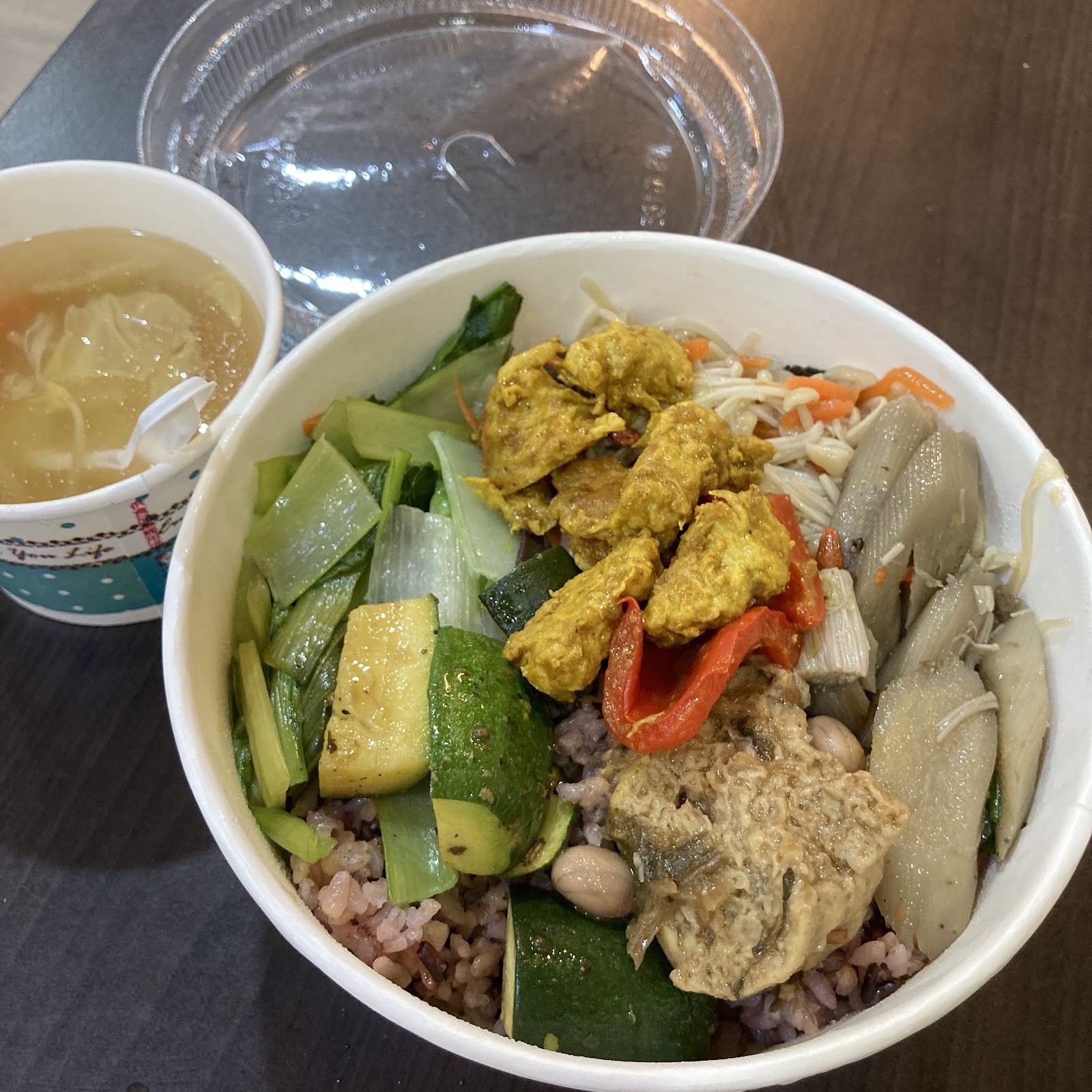Su Huanzhen - Zhengda - 素還真 政大店: food & drinks