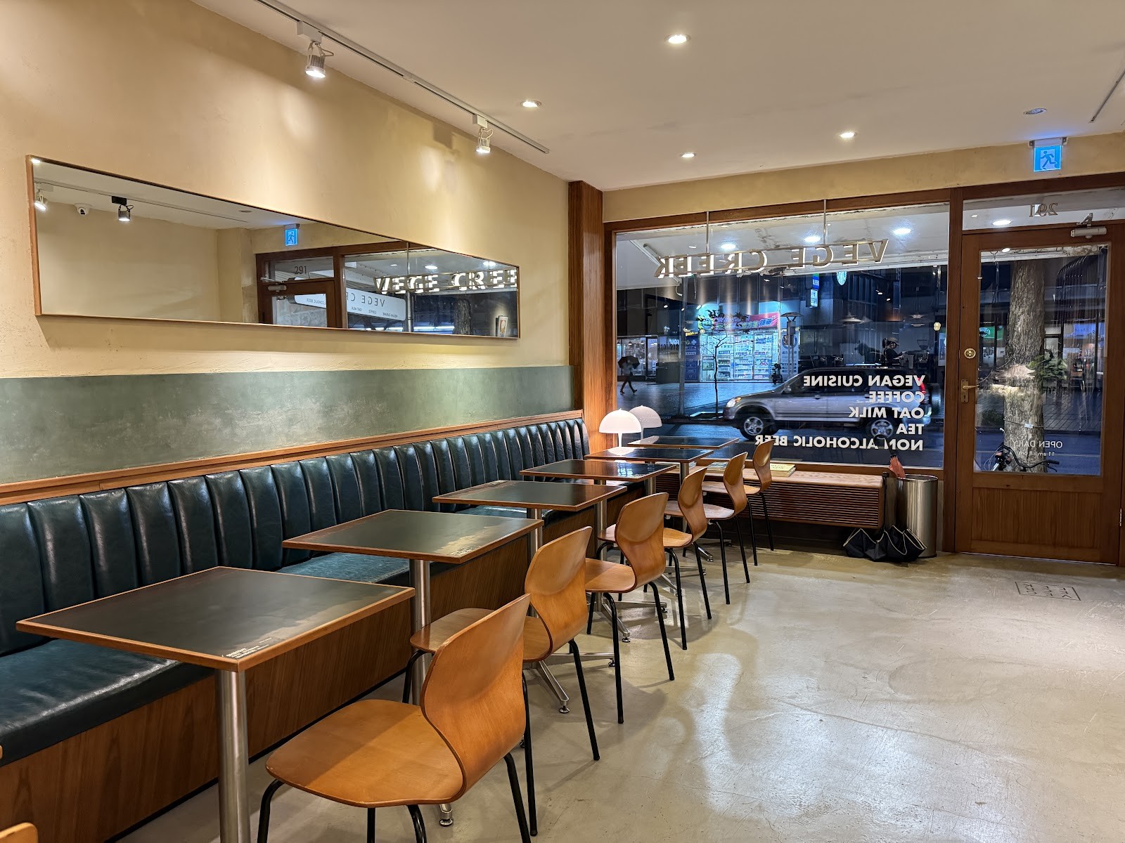 VEGE CREEK 蔬河 內湖瑞光店: the place