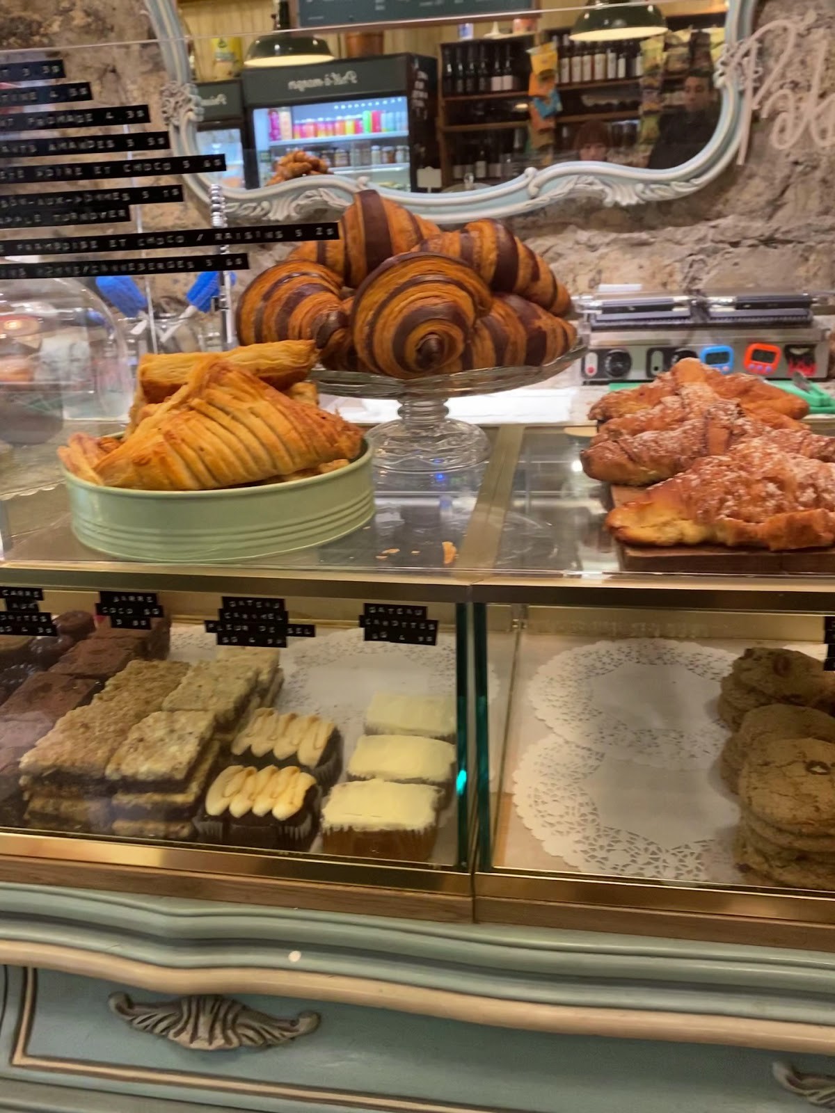 Le Petit Dep｜Café-Épicerie Fine｜St-Sulpice: the place