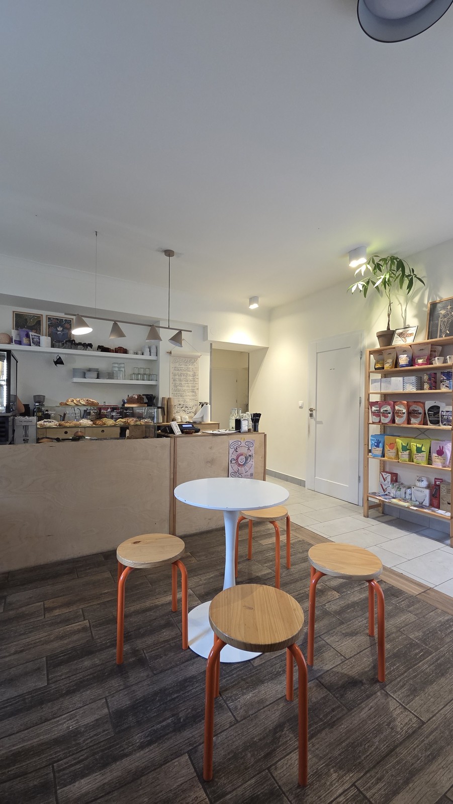 Damka cafe & bakery: the place