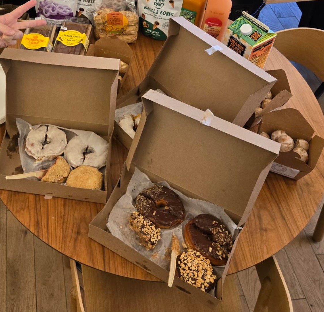 Gigi's Doughnuts: food & drinks