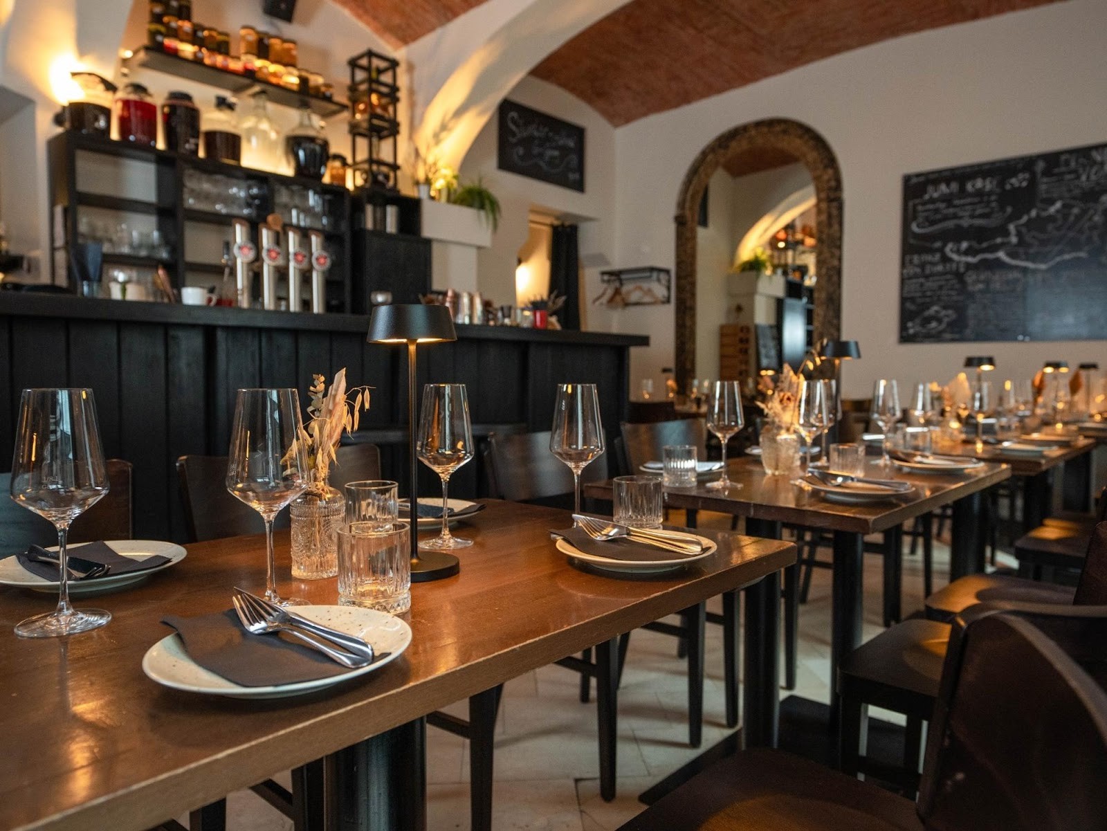 WILDLING Restaurant Bar Event: the place