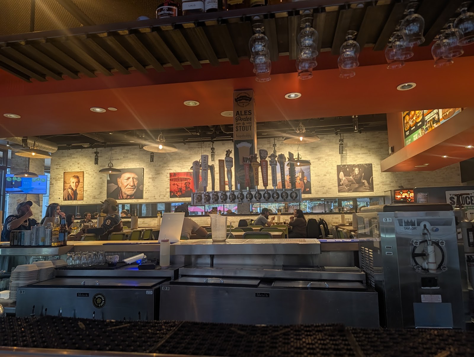 Hopdoddy Burger Bar: the place