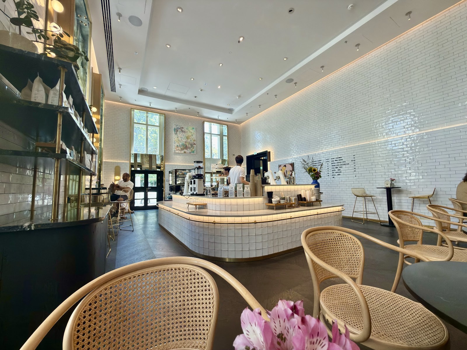 Elias Coffee Shop: the place
