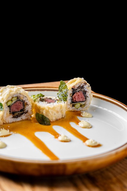 Sushi Momo by Christian Ventura: food & drinks