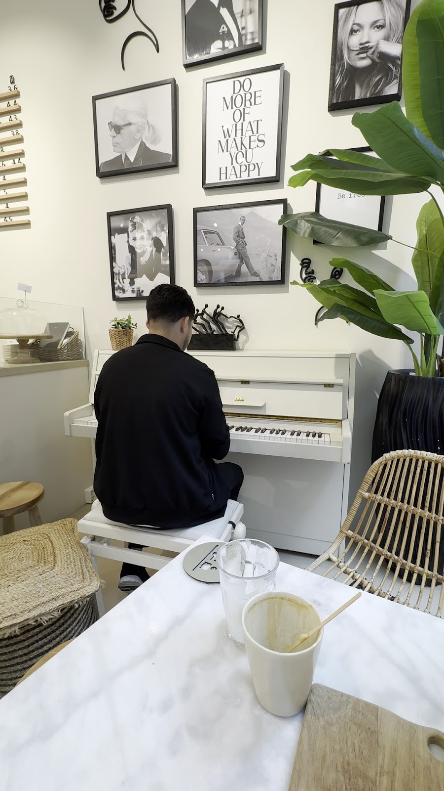 Coffee & Cakes: the place