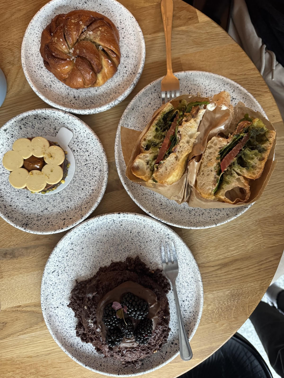 eter — vegan bakery & speciality coffee: food & drinks