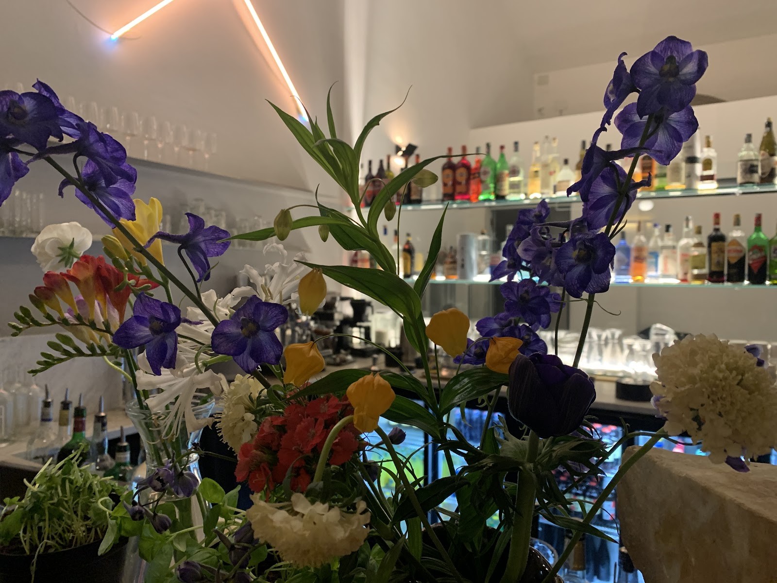 ISOLA Bar con Cucina - Tapas - Burger - Brunch - Vini Naturali: the place