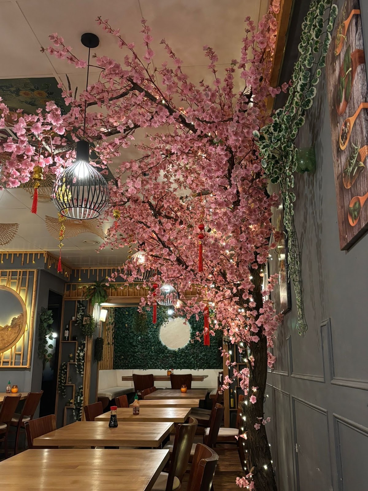 Bao Nhung 1993 Restaurant: the place
