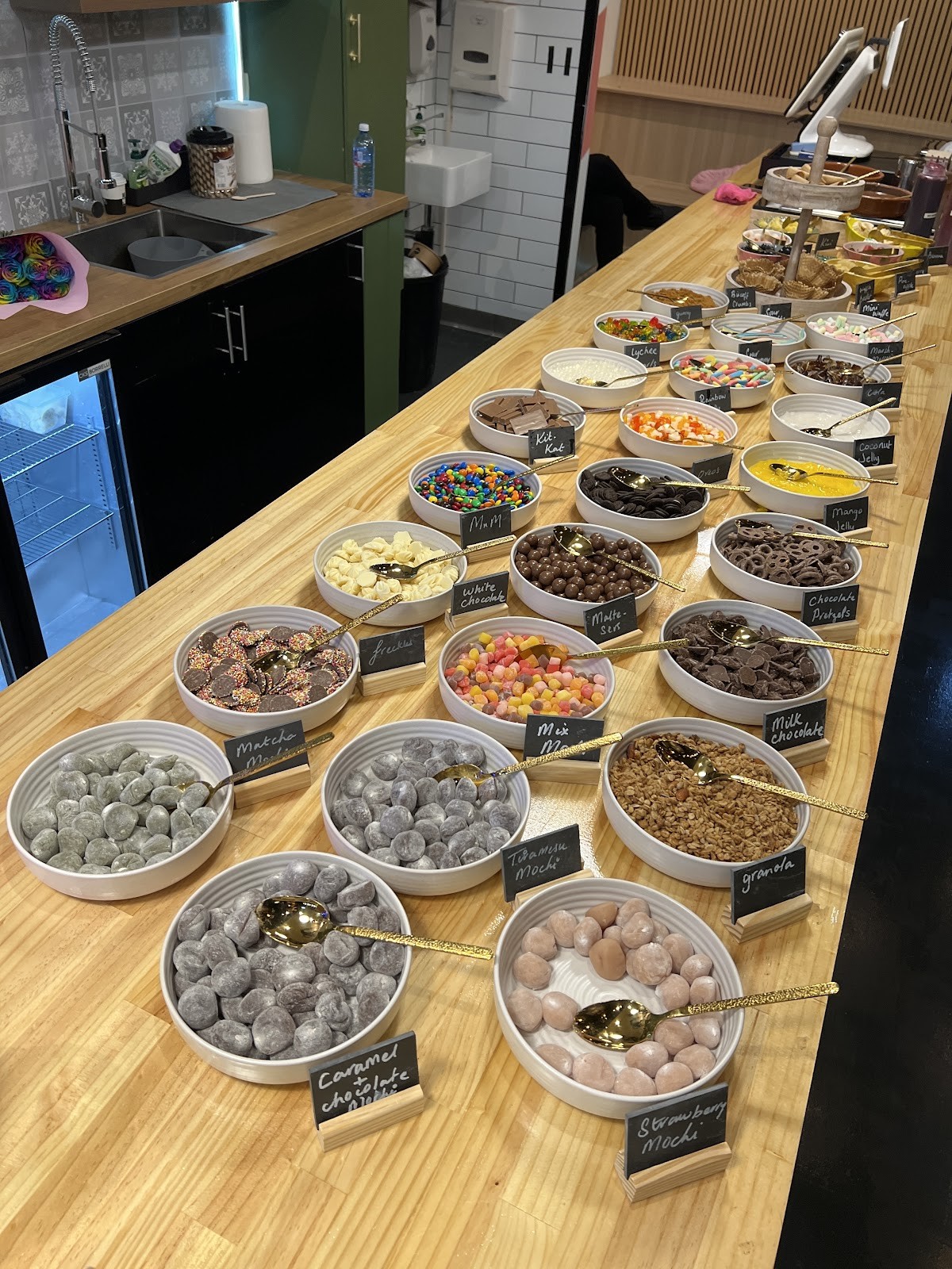 Aisukurimu Newtown: the place