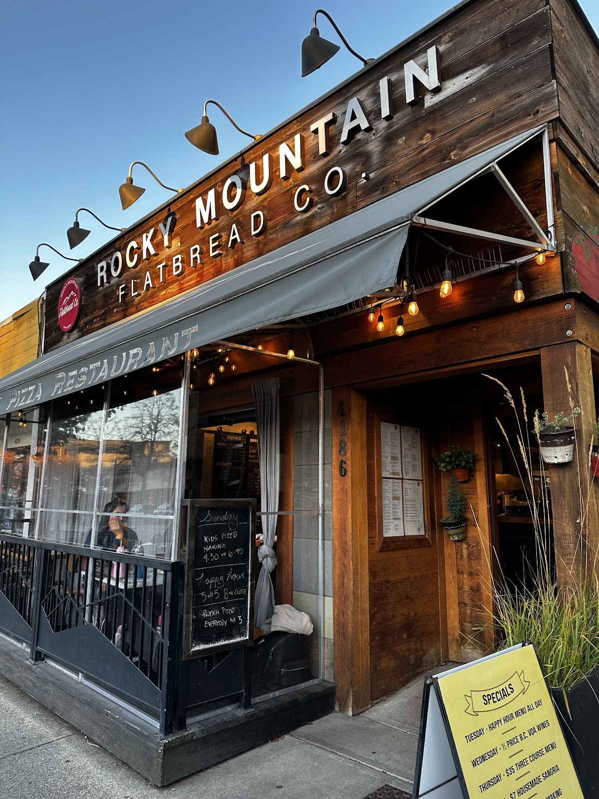Rocky Mountain Flatbread, Vancouver: the place
