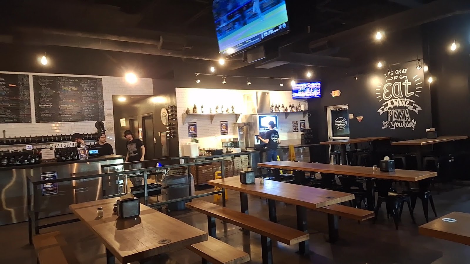 Aviator Pizza & Drafthouse: the place