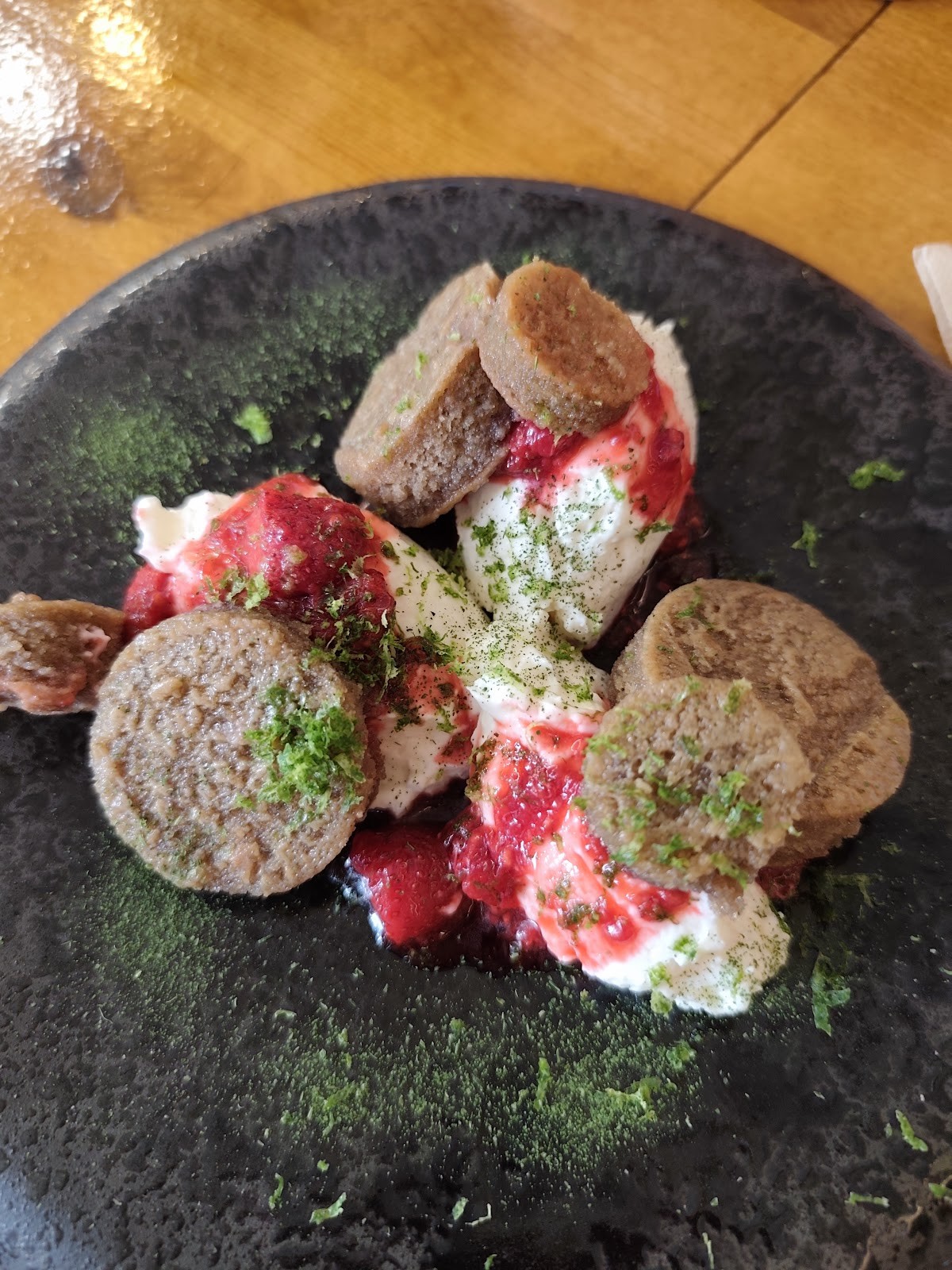 Gupi Vegan Pastry: food & drinks