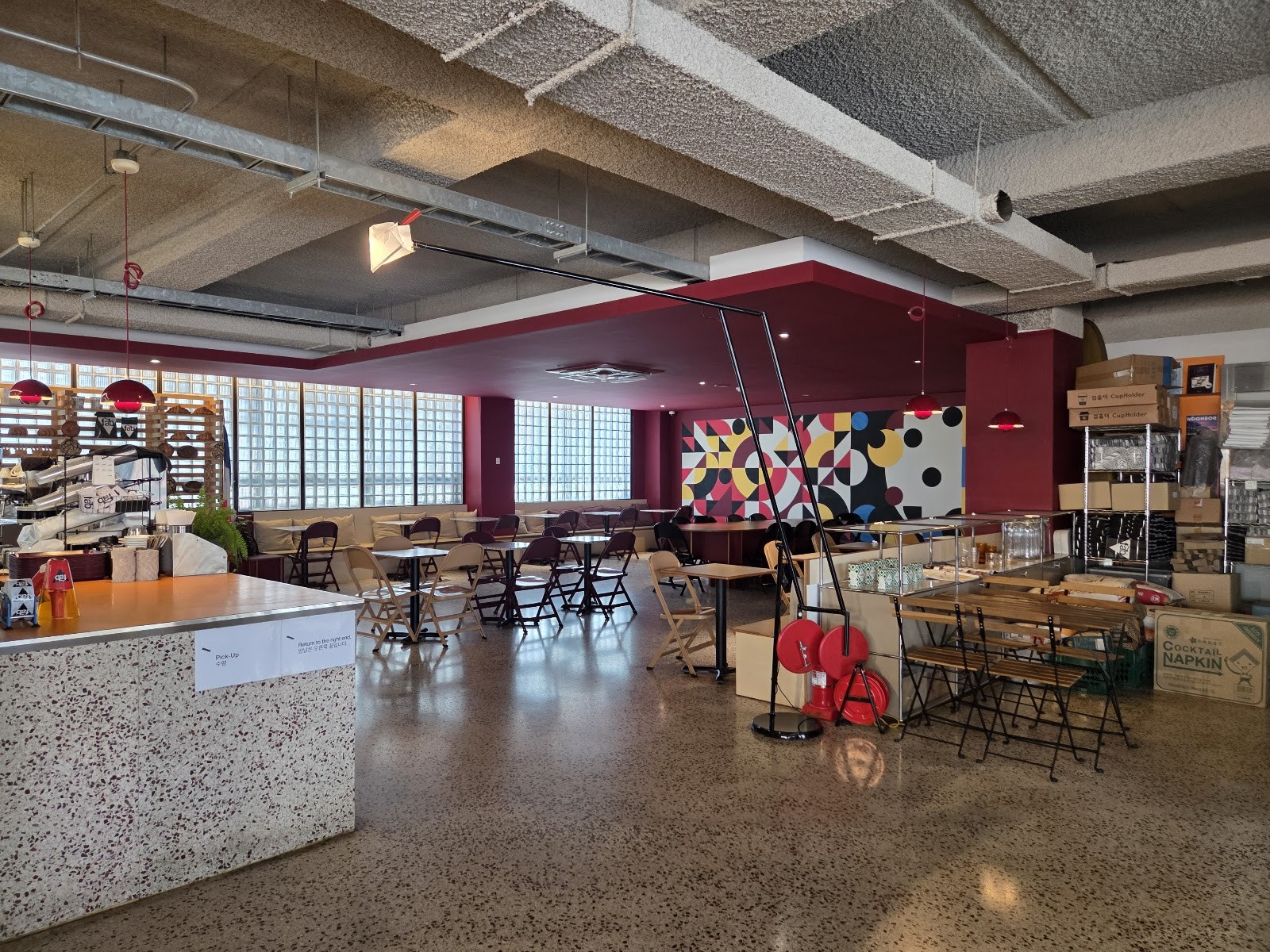 FLOUR Artisan Bakery Cafe - Garosu-gil Branch: the place