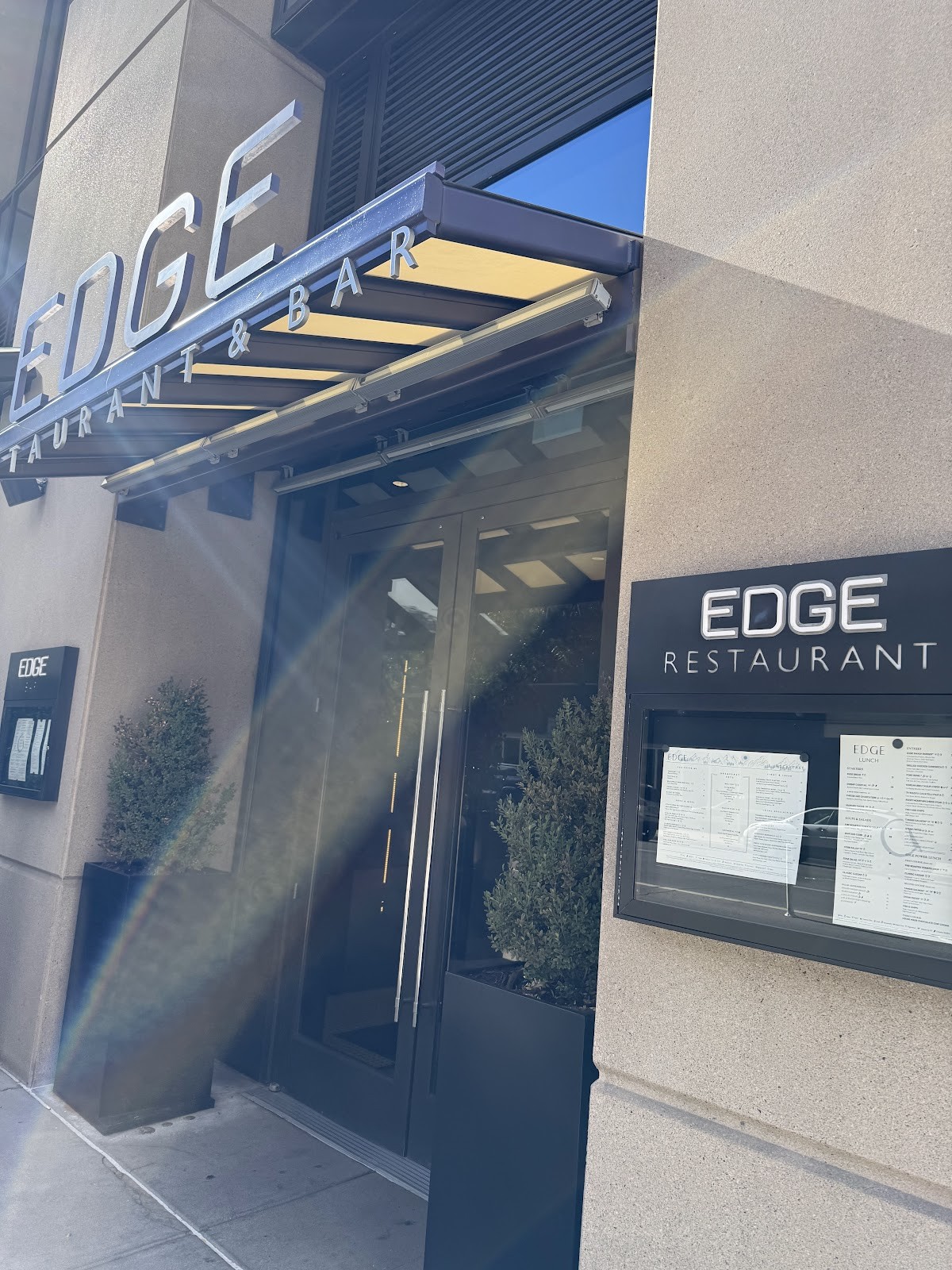 EDGE Restaurant & Bar: the place