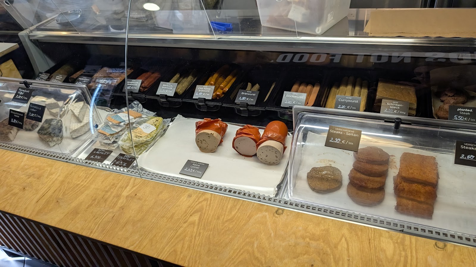 Die Vegane Fleischerei Köln - Lebensmittelhandel mit Frischetheke und Imbiss, Catering: the place
