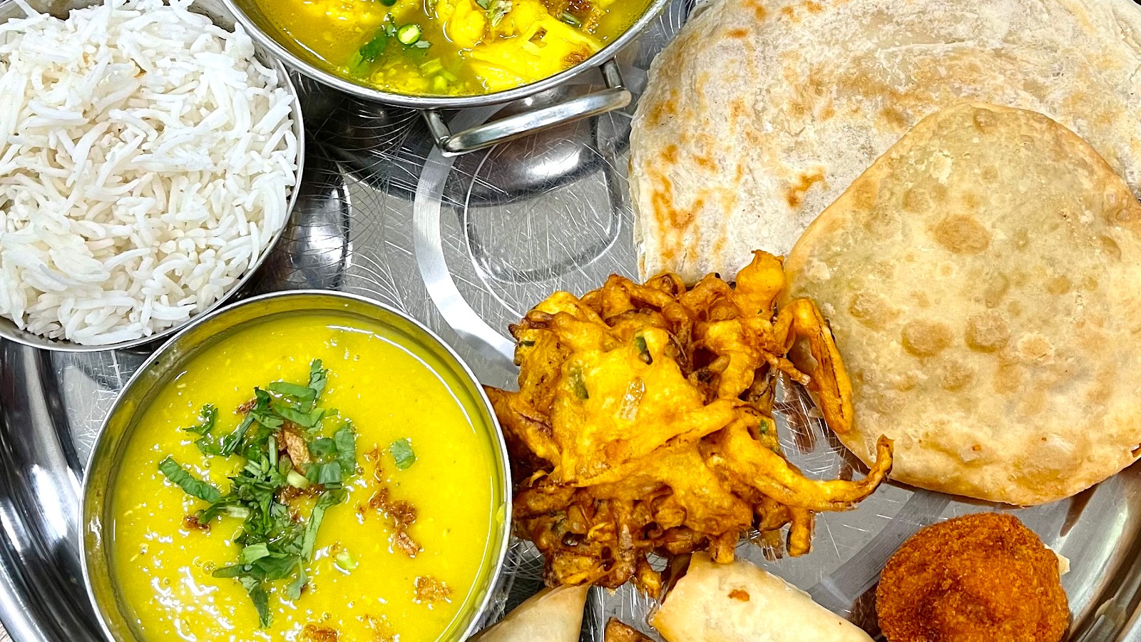Tuntun's Cafe: food & drinks
