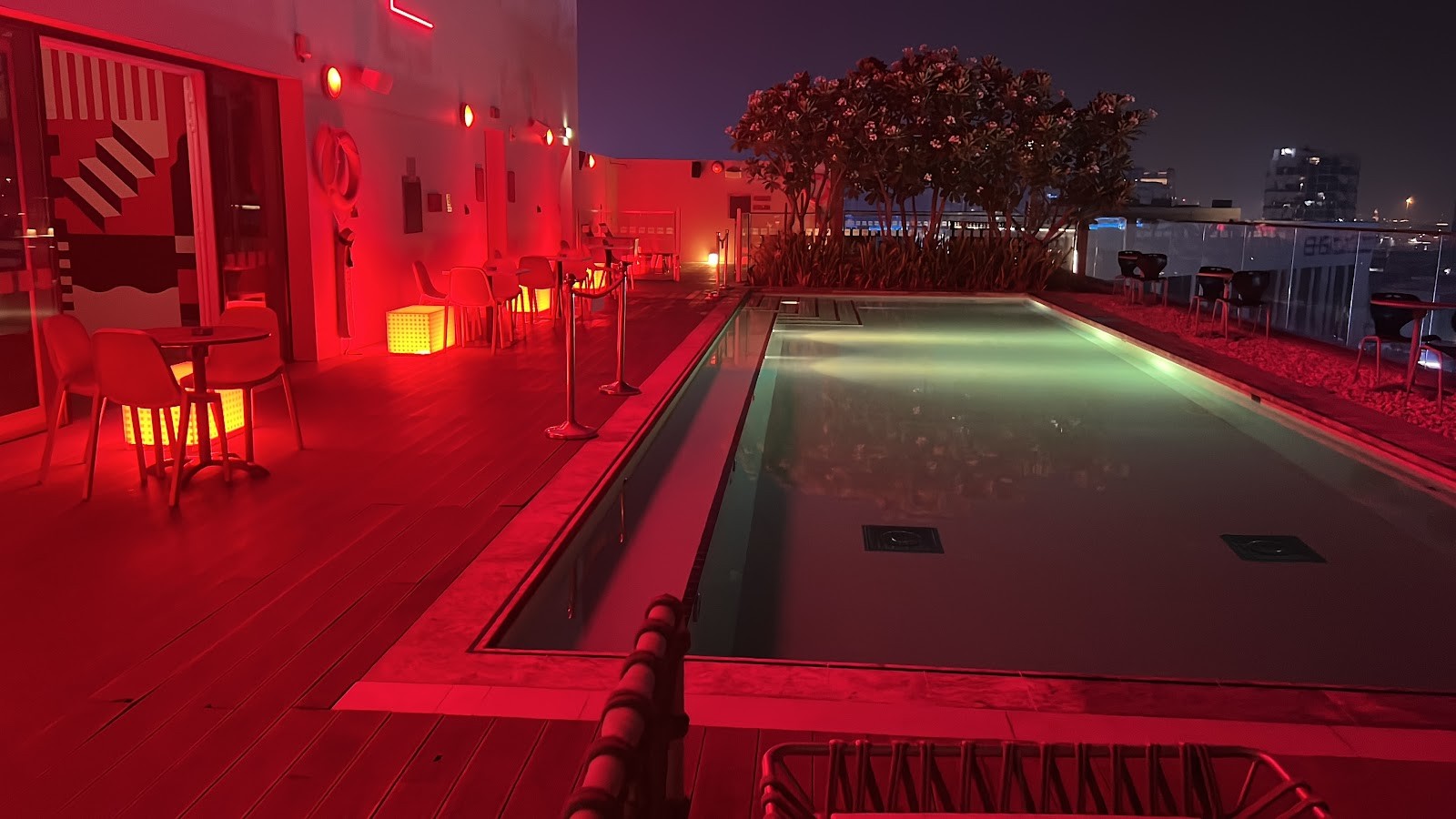 Oui Sports Bar + Terrace: the place