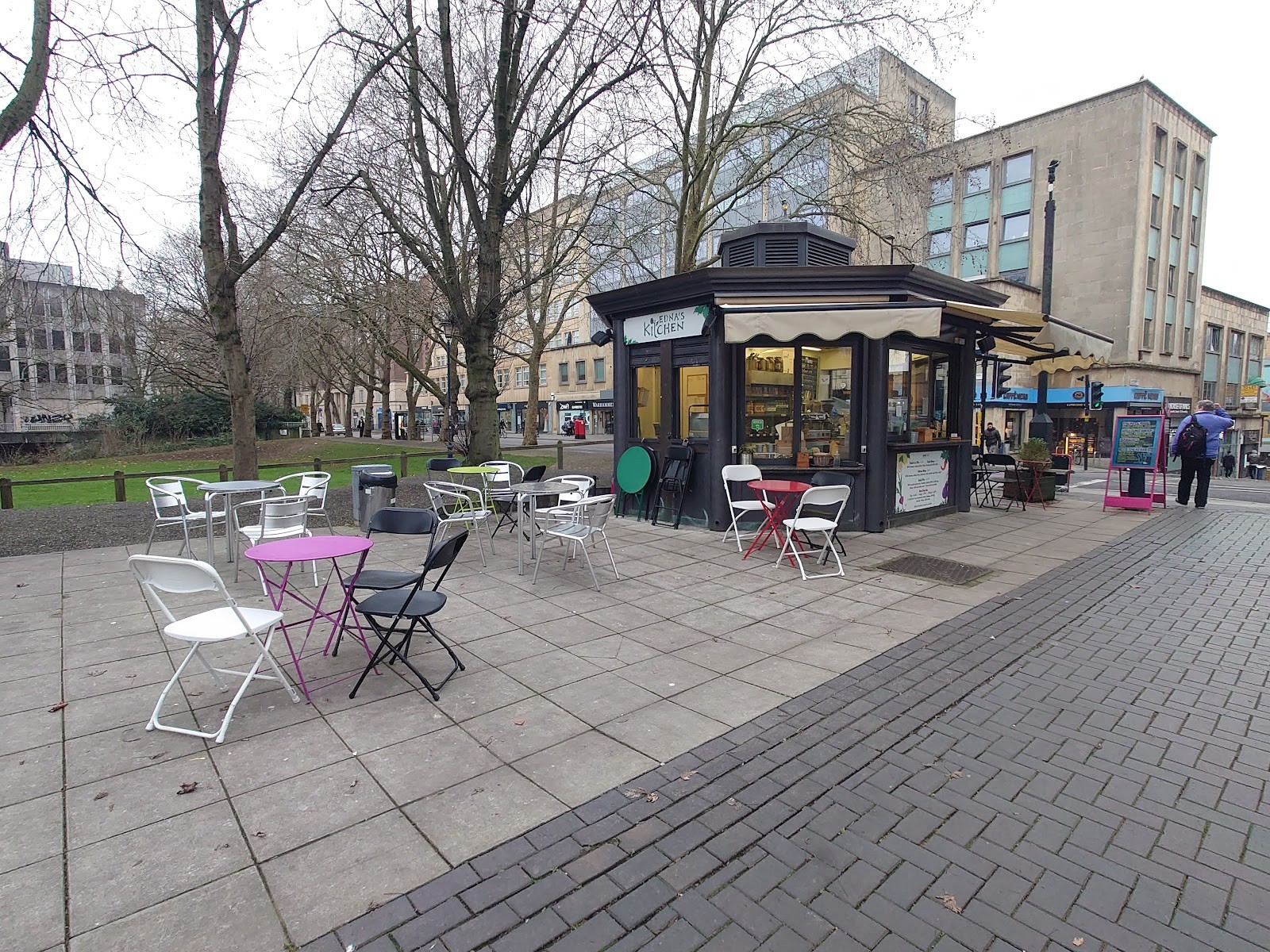 Edna's Falafel Kitchen: the place