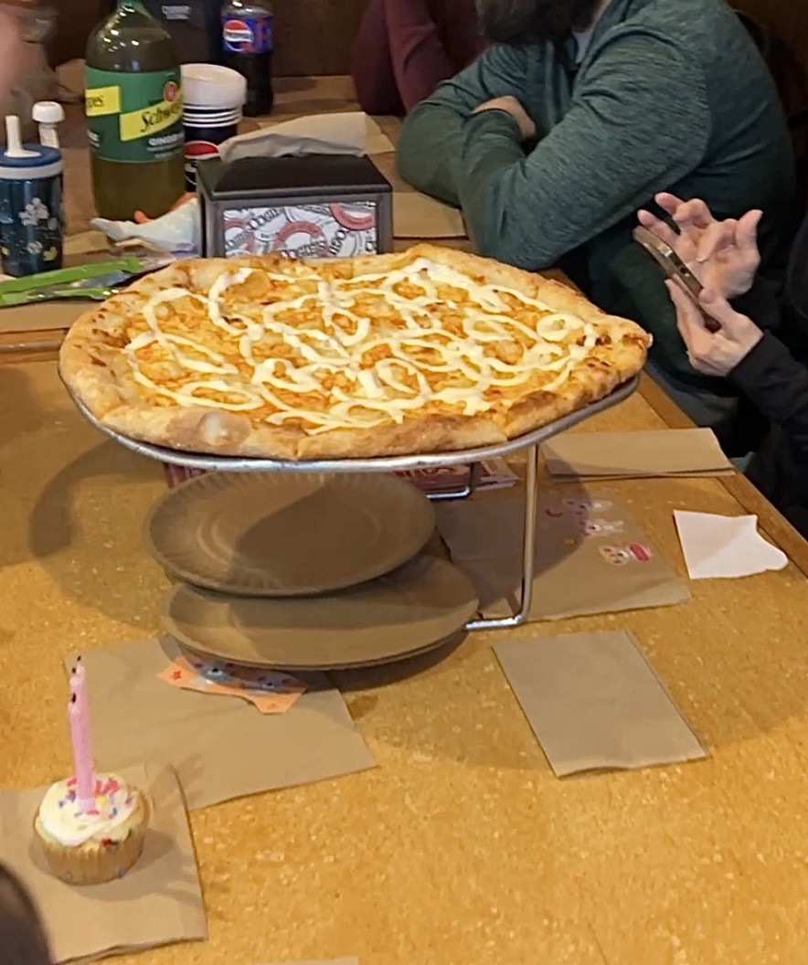 Uncle Oogie's Pizzeria & Specialty Sandwiches: food & drinks