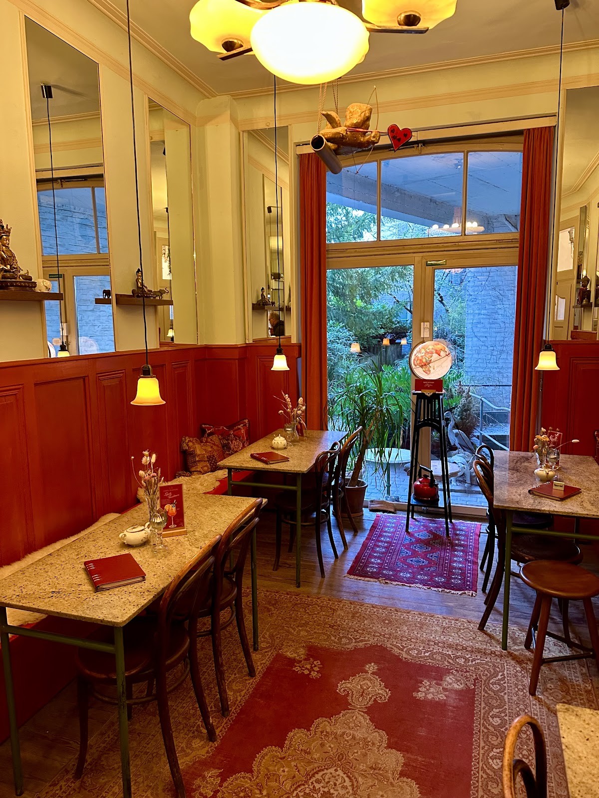 Café Elefant: the place