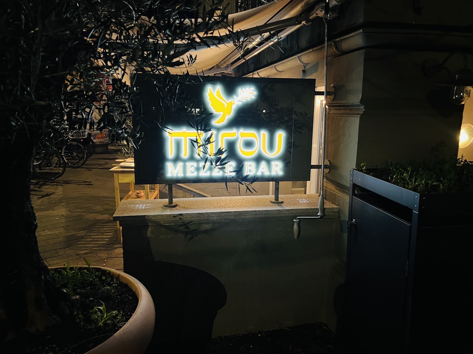 MIROU Mezze Bar: the place