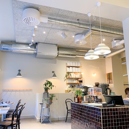 Pom & Flora: the place