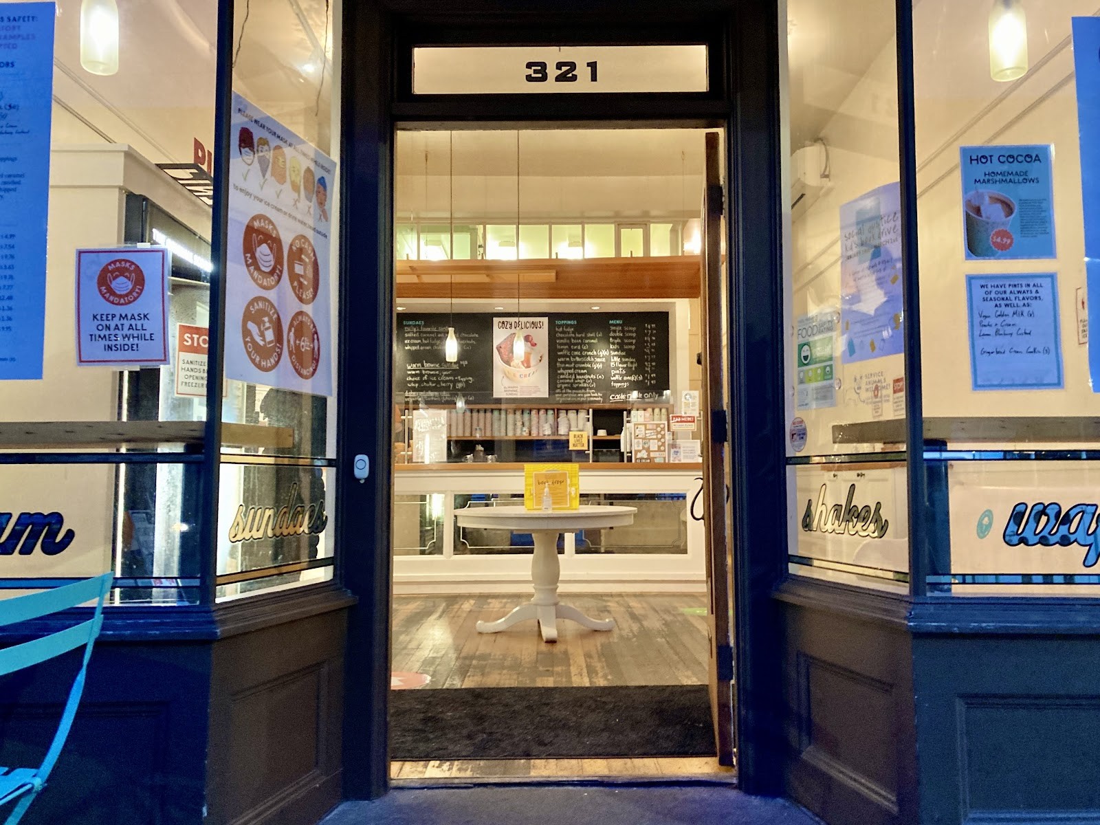 Molly Moon's Homemade Ice Cream Queen Anne: the place