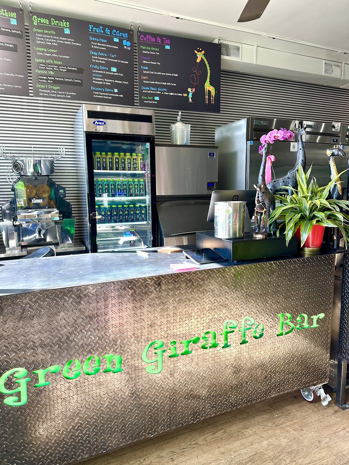 Green Giraffe Bar: the place