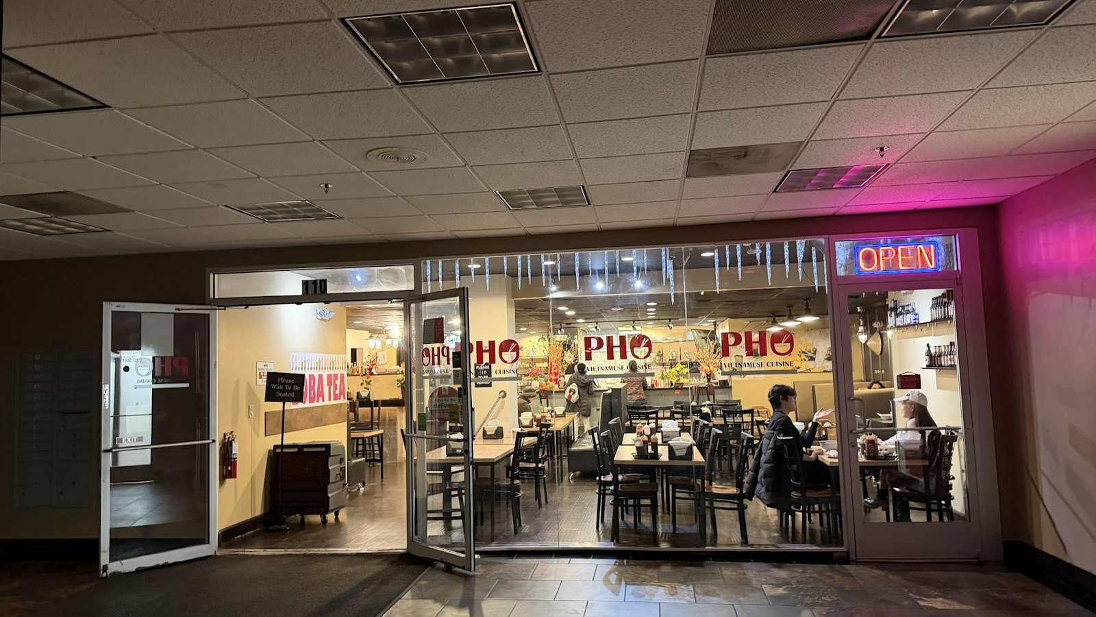 What The Pho: the place