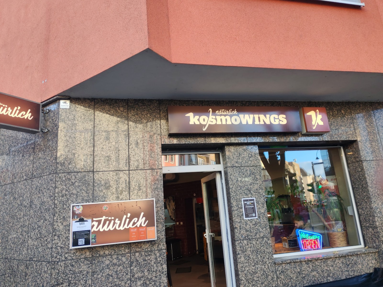 kosmo Wings: the place