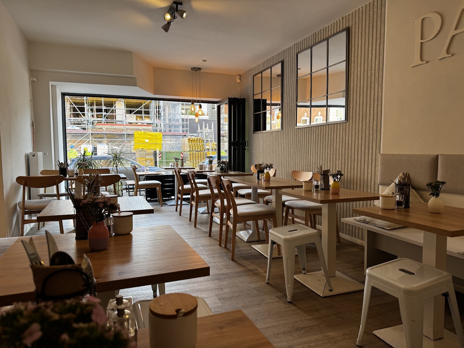 Paledo - Café & Deli: the place