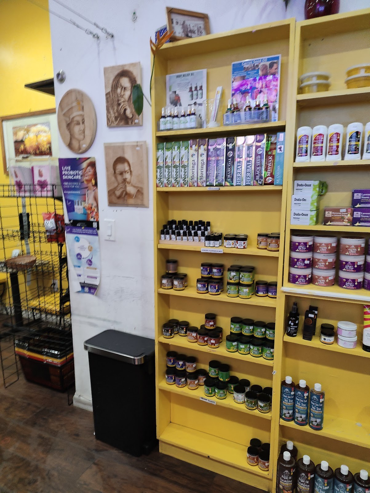 Juice & Gems: the place