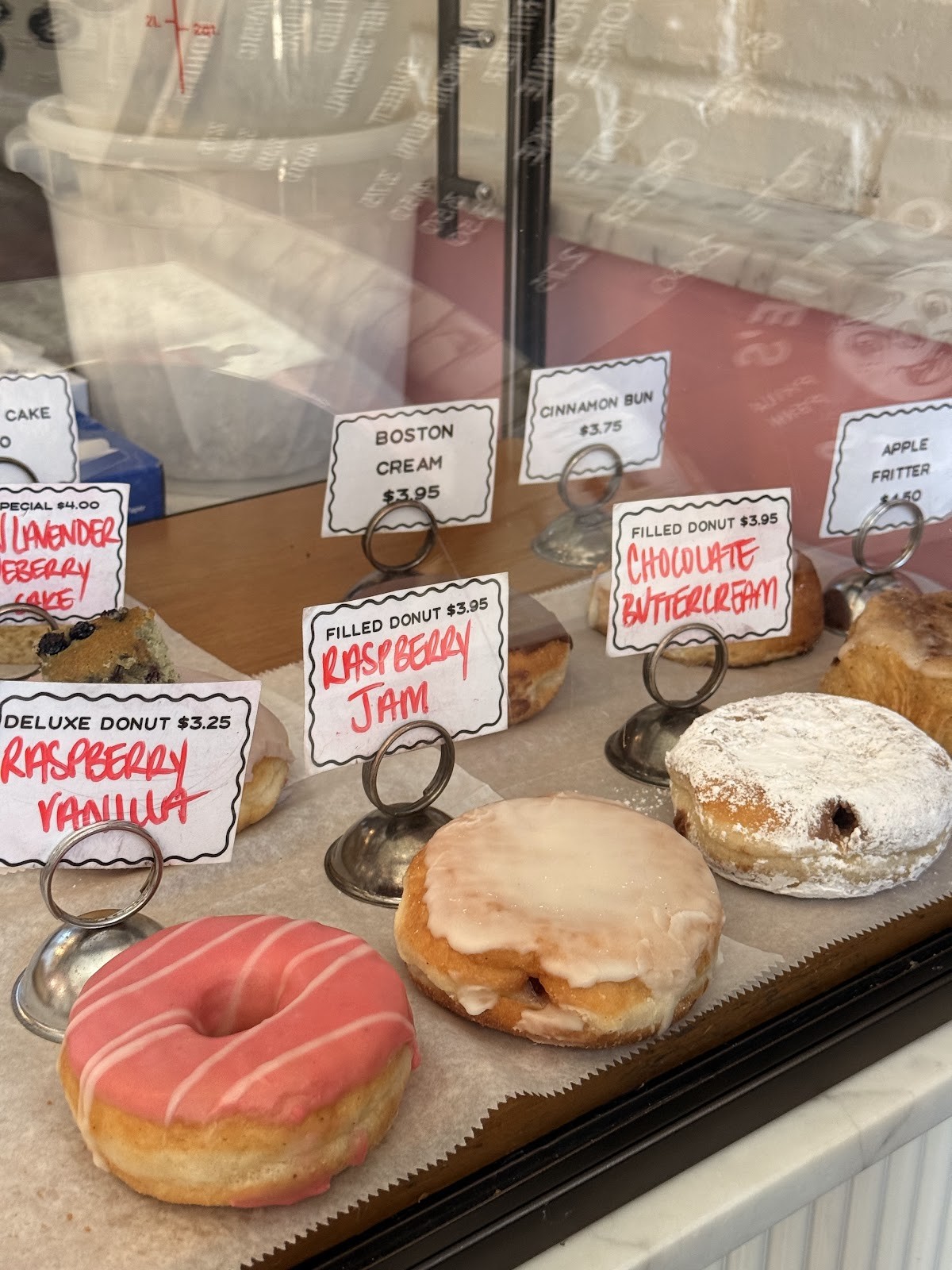 Dottie’s Donuts: food & drinks