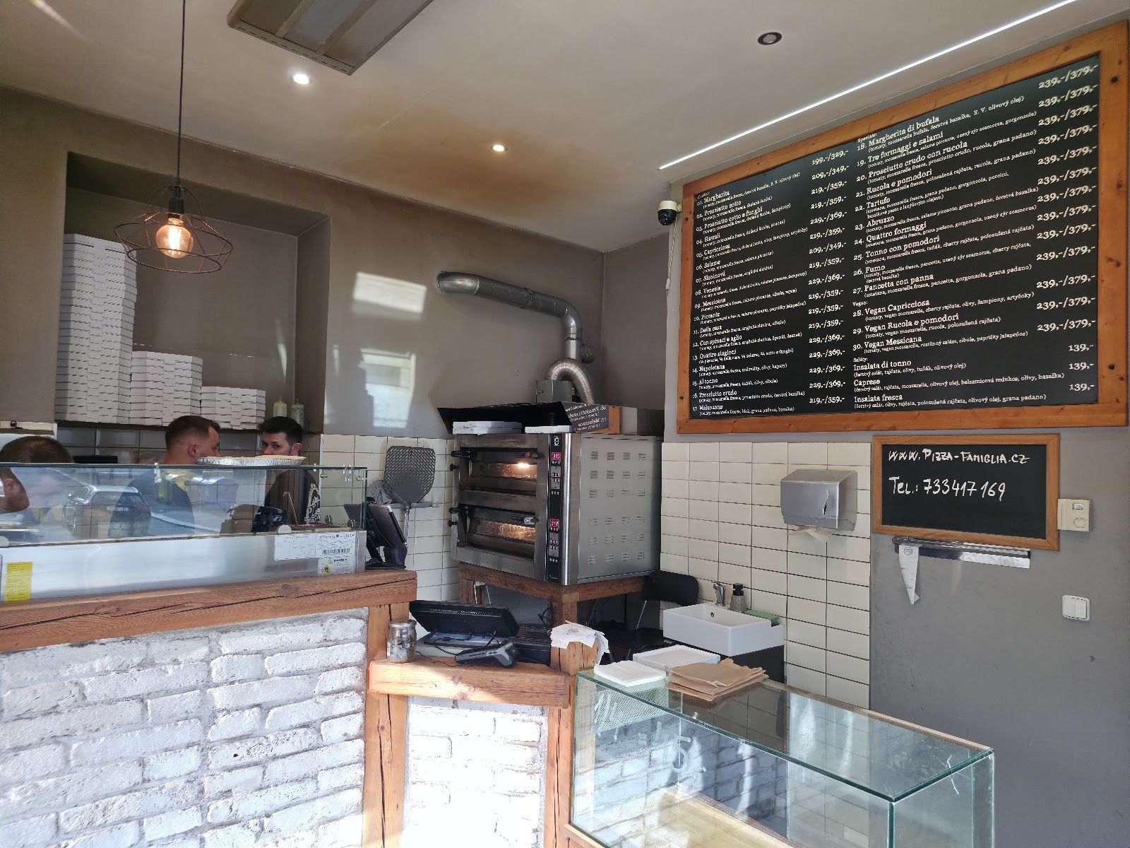 PIZZA FAMIGLIA: the place
