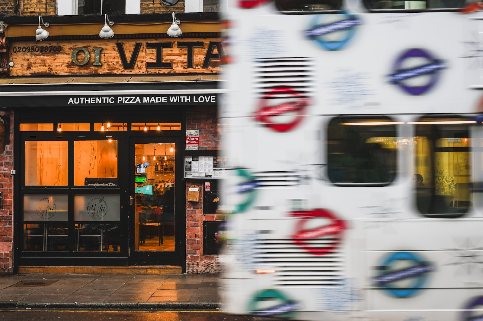 Oi Vita Pizzeria: the place