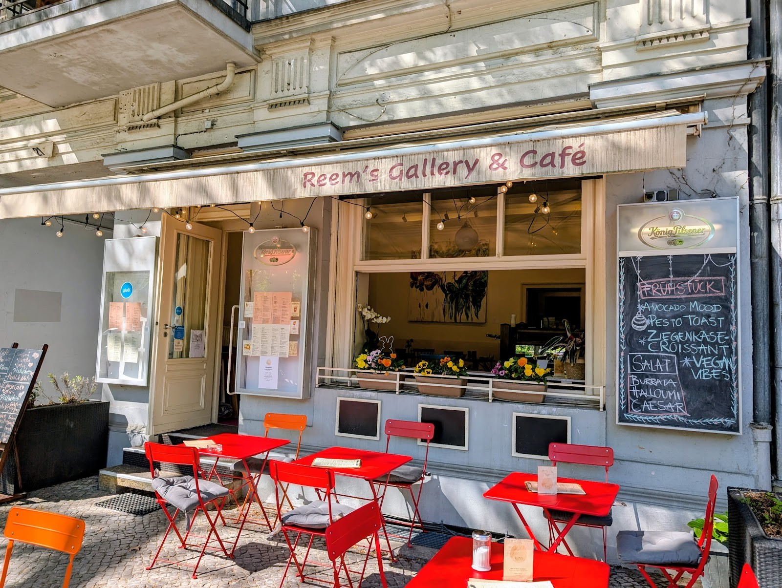 Reem's Gallery & Café: the place