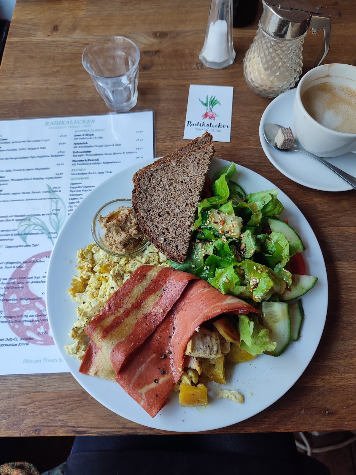 Radikalecker ~ Vegan Café Kollektiv: food & drinks