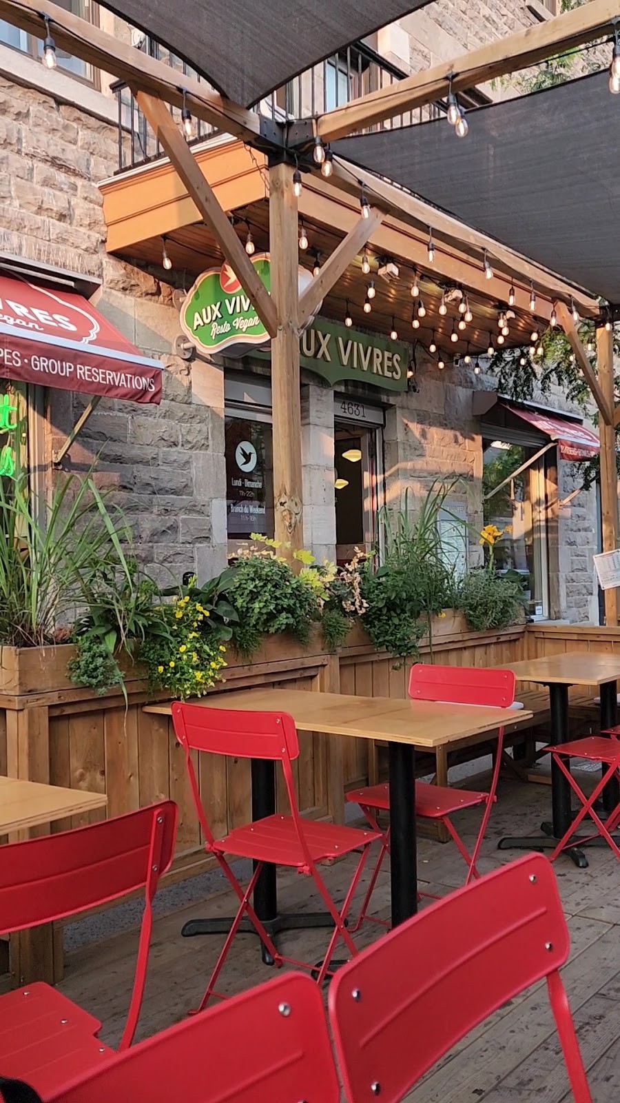 Aux Vivres Plateau: the place
