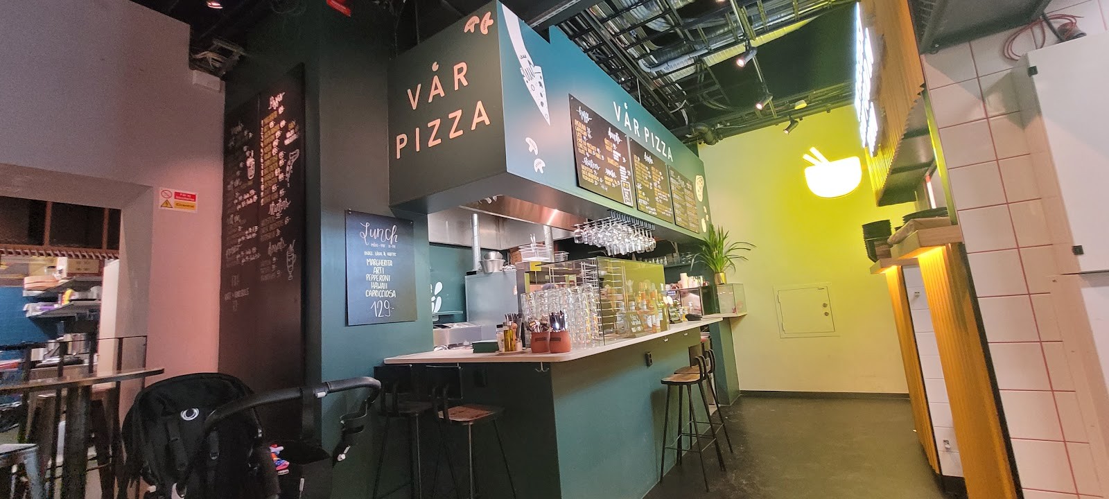 VÅR PIZZA: the place