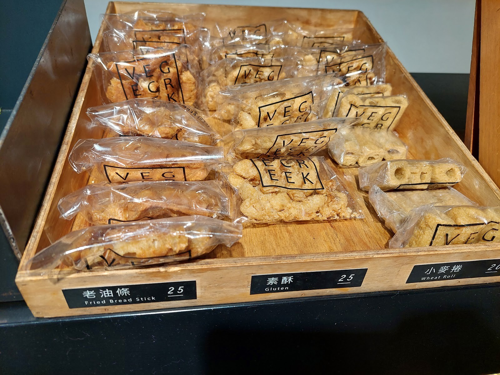VEGE CREEK蔬河 誠品南西店: food & drinks