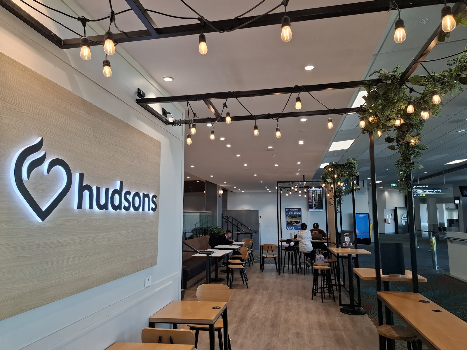 Hudsons Coffee (Auckland Airport): the place