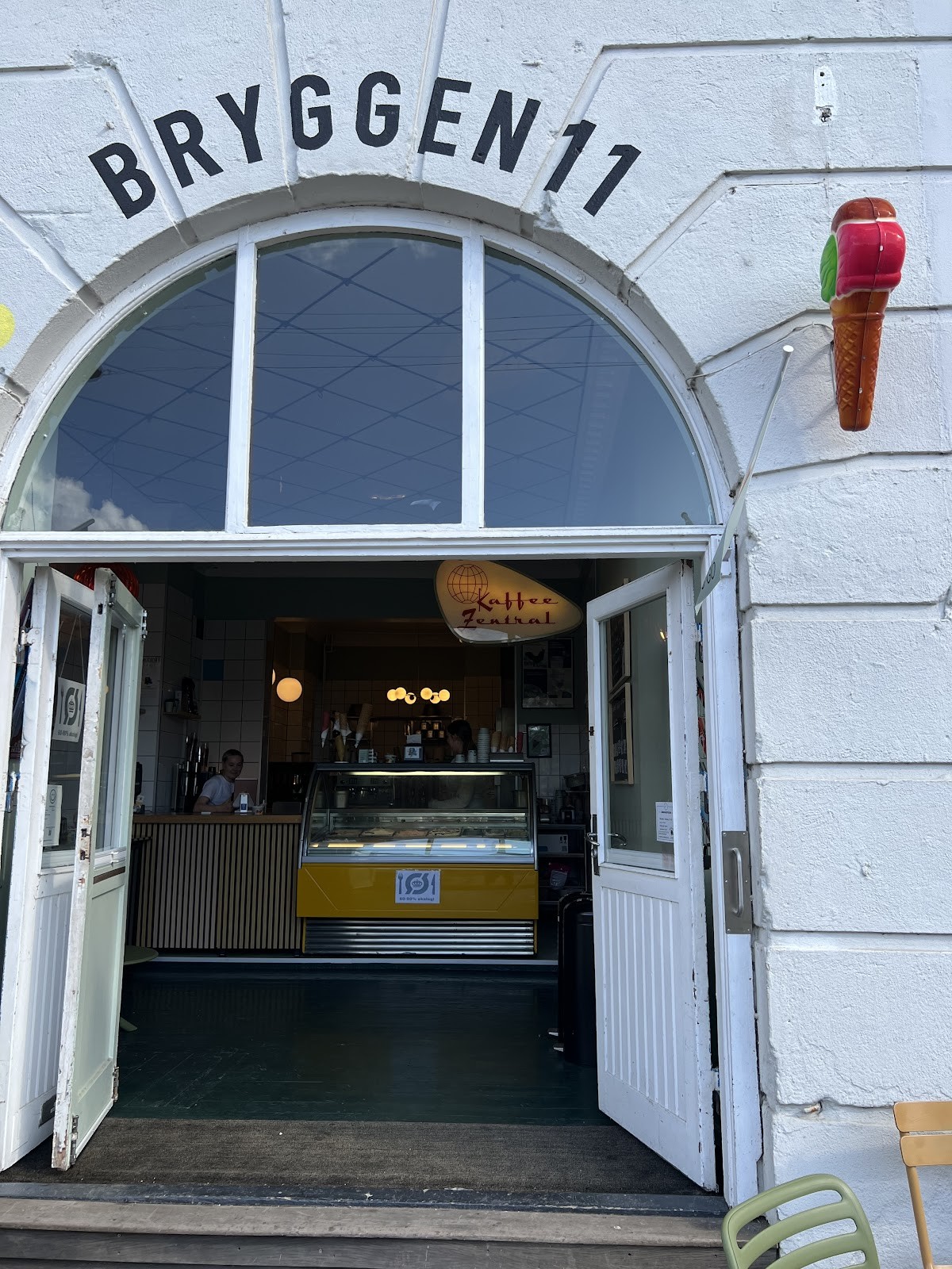 Bryggen 11 - Is & Kaffe: the place