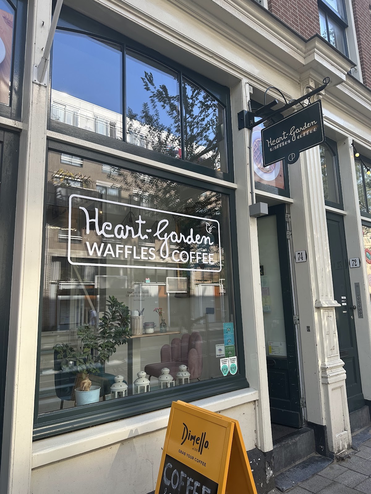 Heart-Garden Waffles & Coffee: the place
