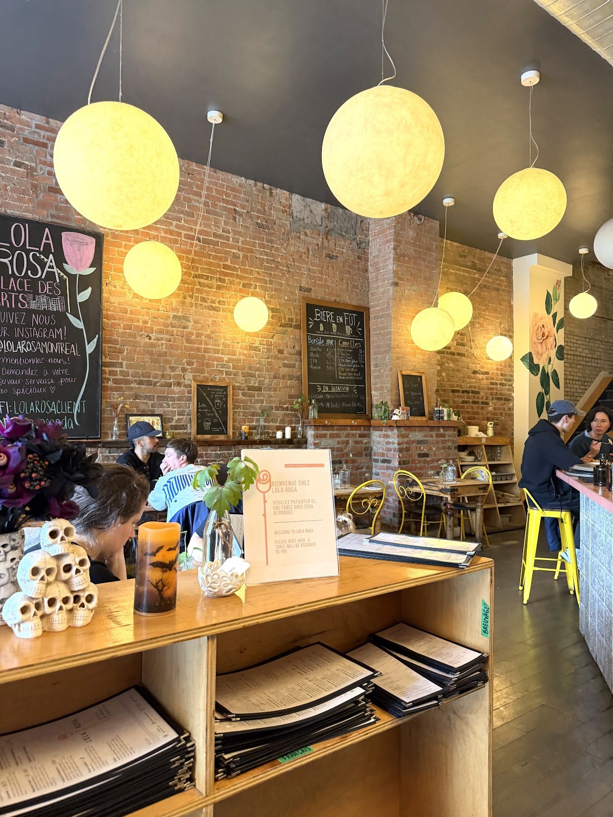 Lola Rosa Place-des-Arts: the place
