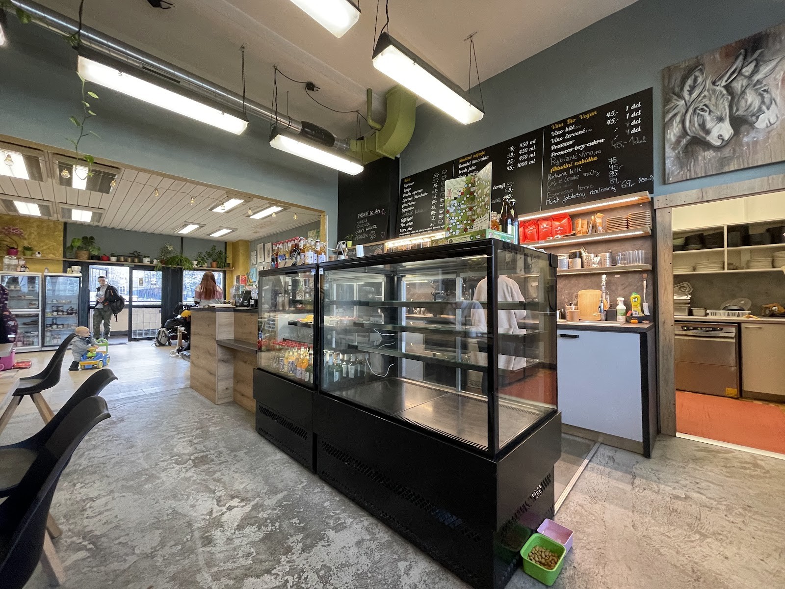 Mamafood bistro: the place