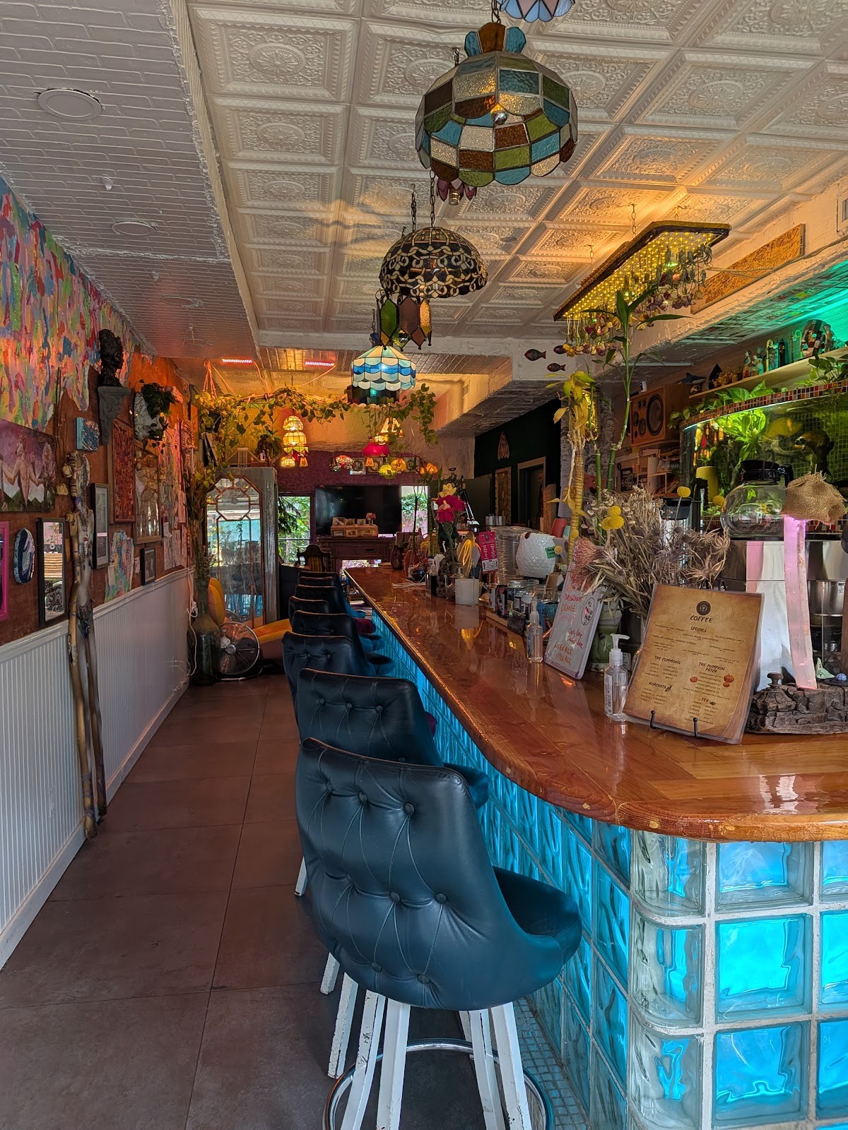 Kosmic Community Anti Bar & Coffee Shop: the place