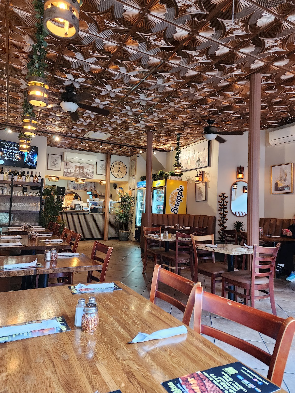 Tutt Heights Cafe: the place