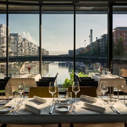 frankfurter botschaft: the place